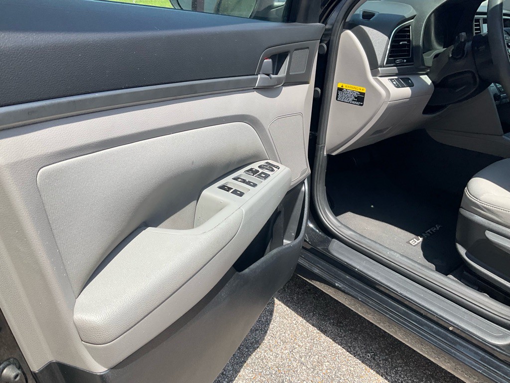 2017 Hyundai Elantra Image 9