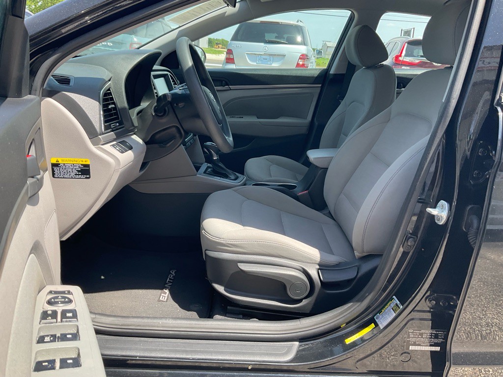 2017 Hyundai Elantra Image 10