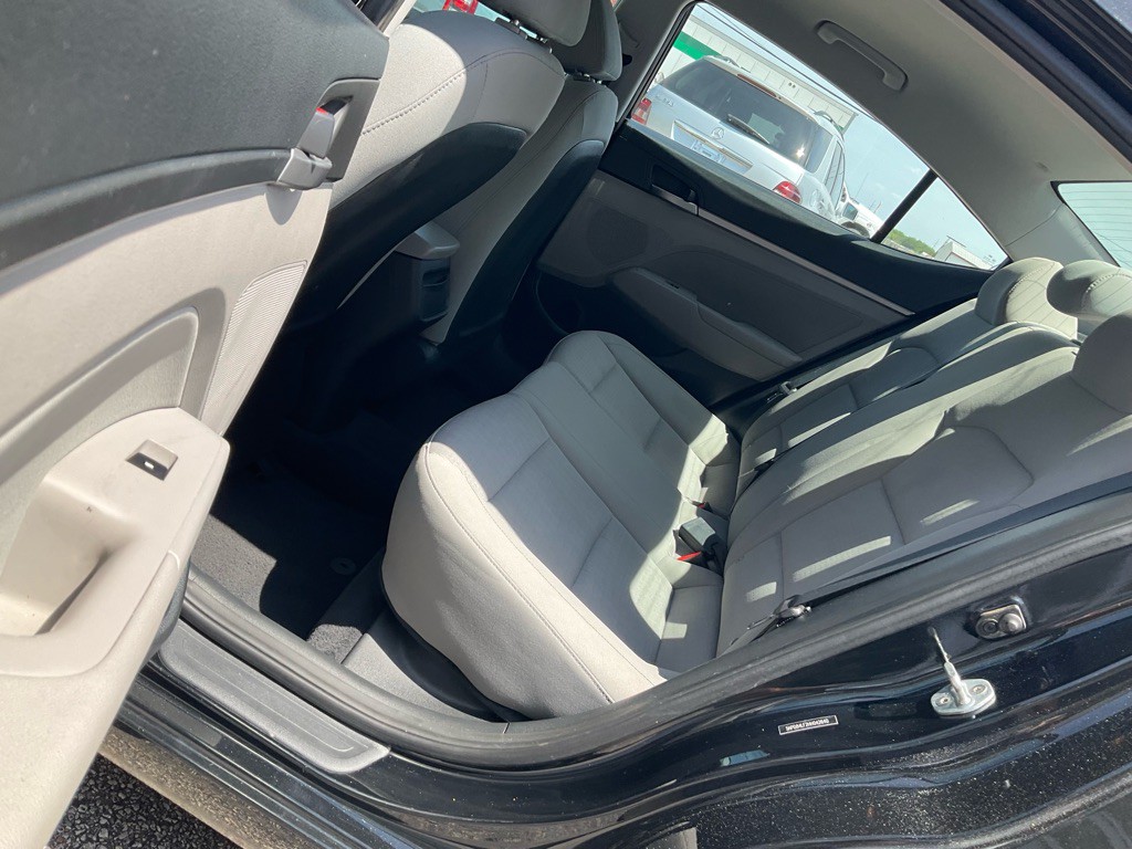 2017 Hyundai Elantra Image 11