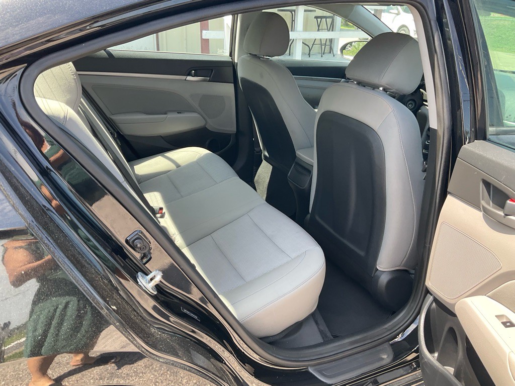 2017 Hyundai Elantra Image 13