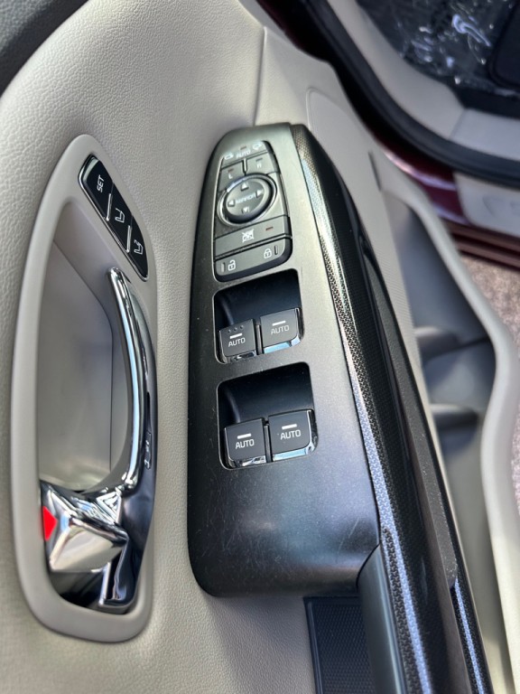 2016 Kia Sedona Image 8