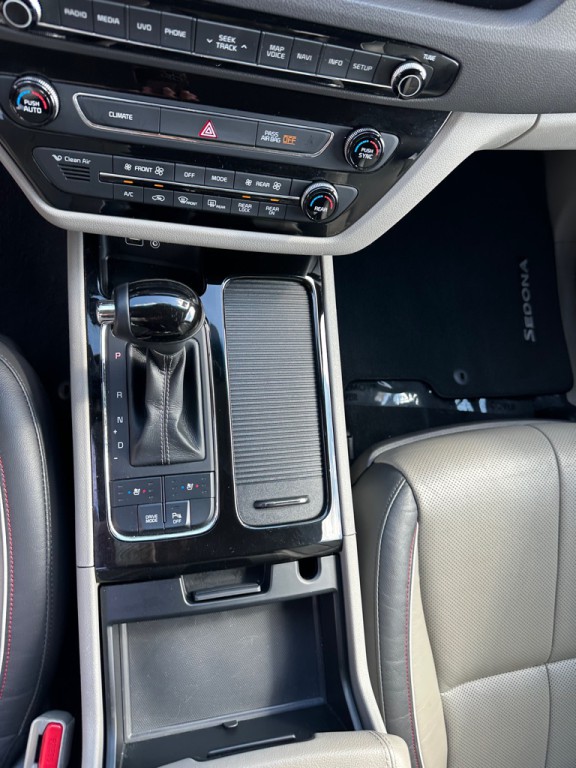 2016 Kia Sedona Image 12