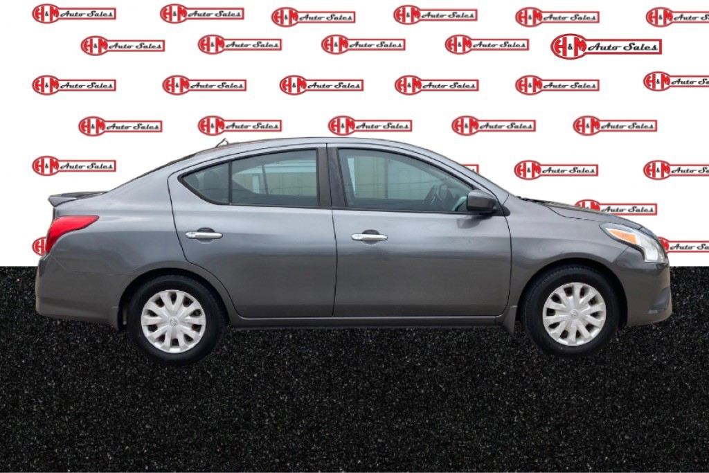 2016 Nissan Versa Image 2