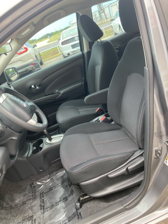 2016 Nissan Versa Image 9