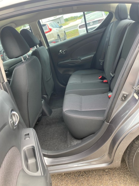2016 Nissan Versa Image 13