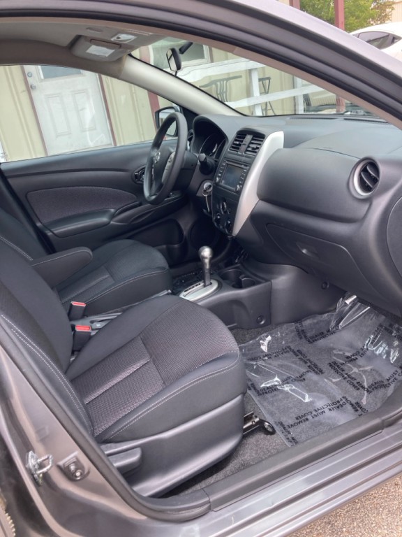 2016 Nissan Versa Image 14