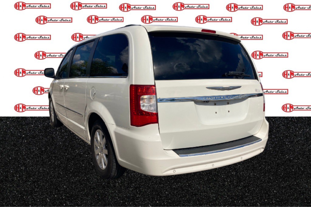 2012 Chrysler Town & Country Image 5
