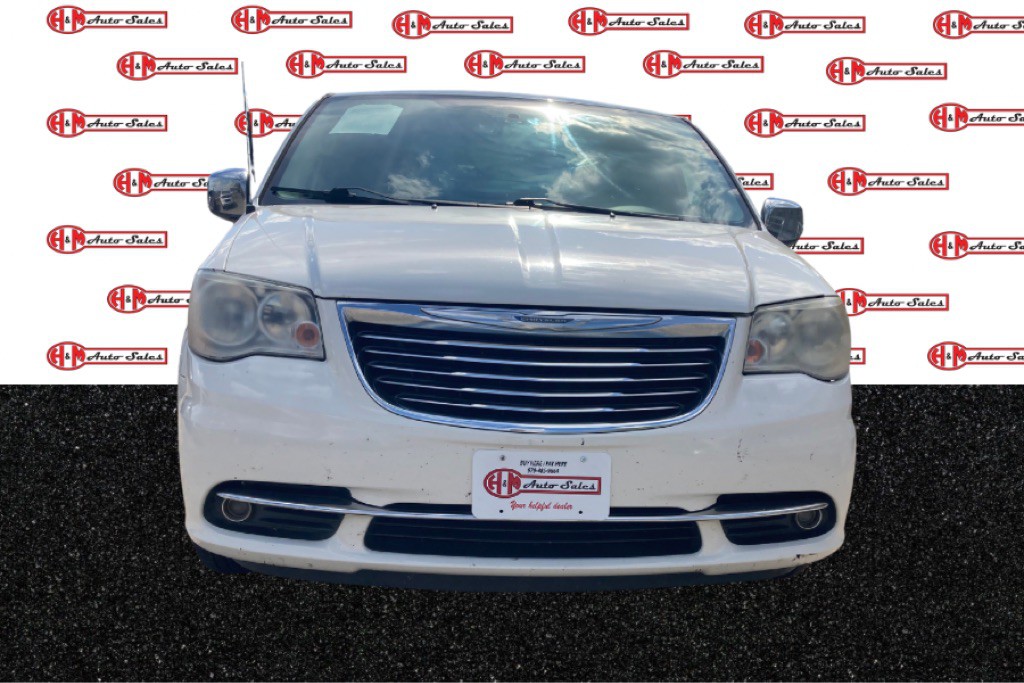 2012 Chrysler Town & Country Image 8