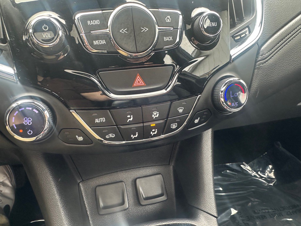 2016 Chevrolet Cruze Image 24