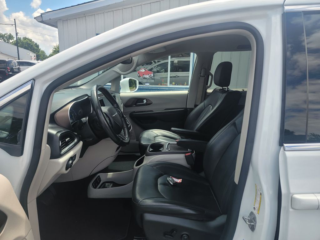 2019 Chrysler Pacifica Image 7