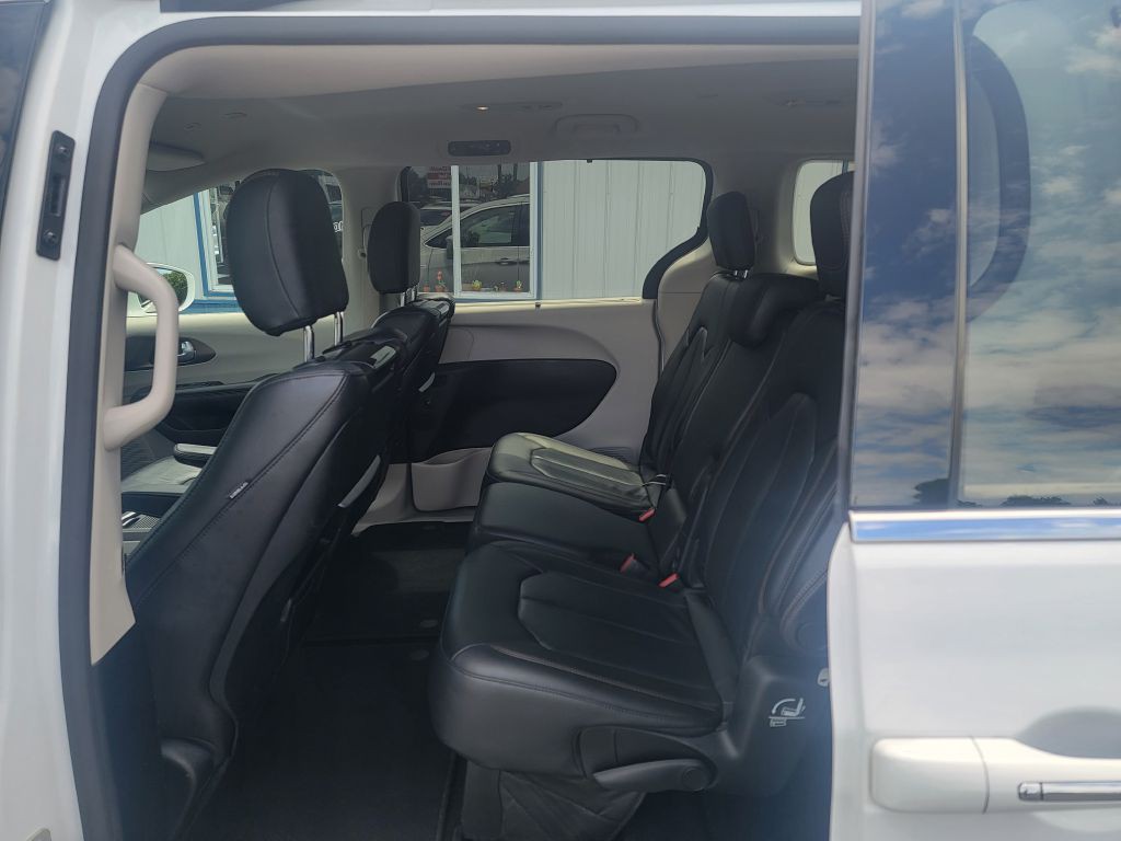 2019 Chrysler Pacifica Image 9