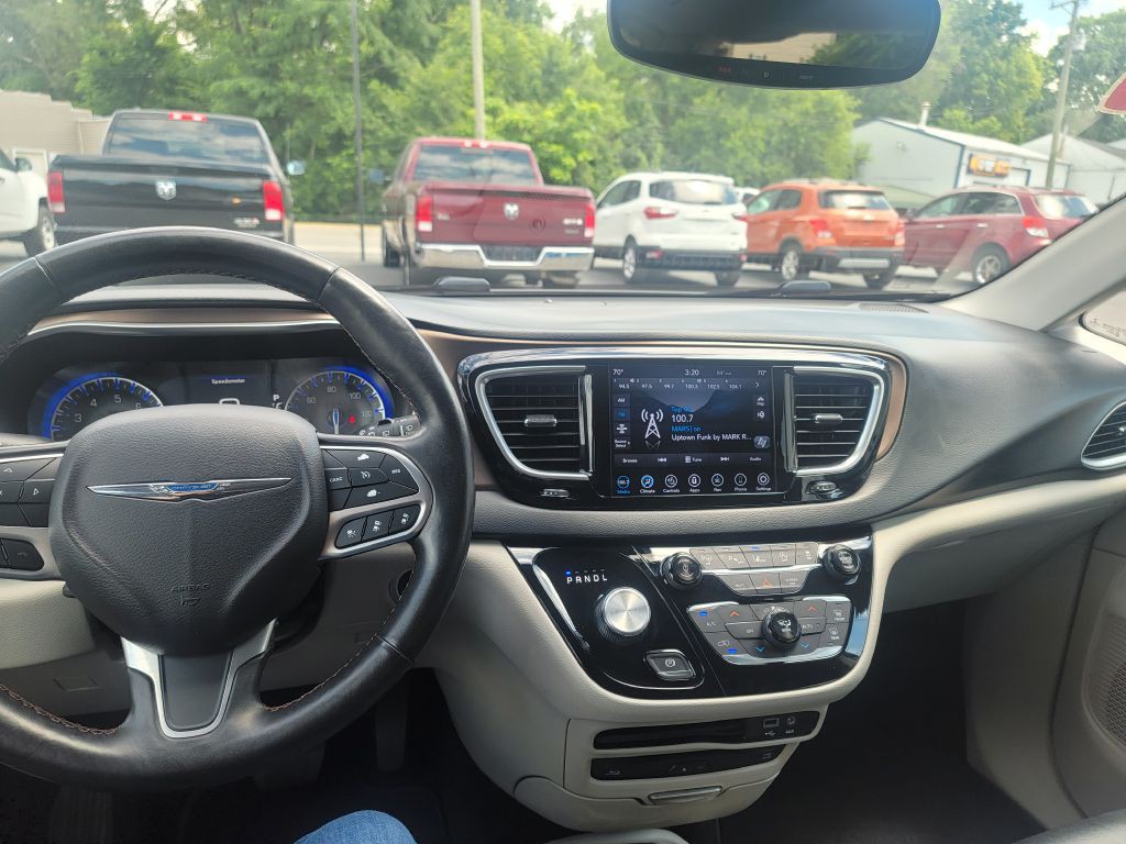 2019 Chrysler Pacifica Image 17