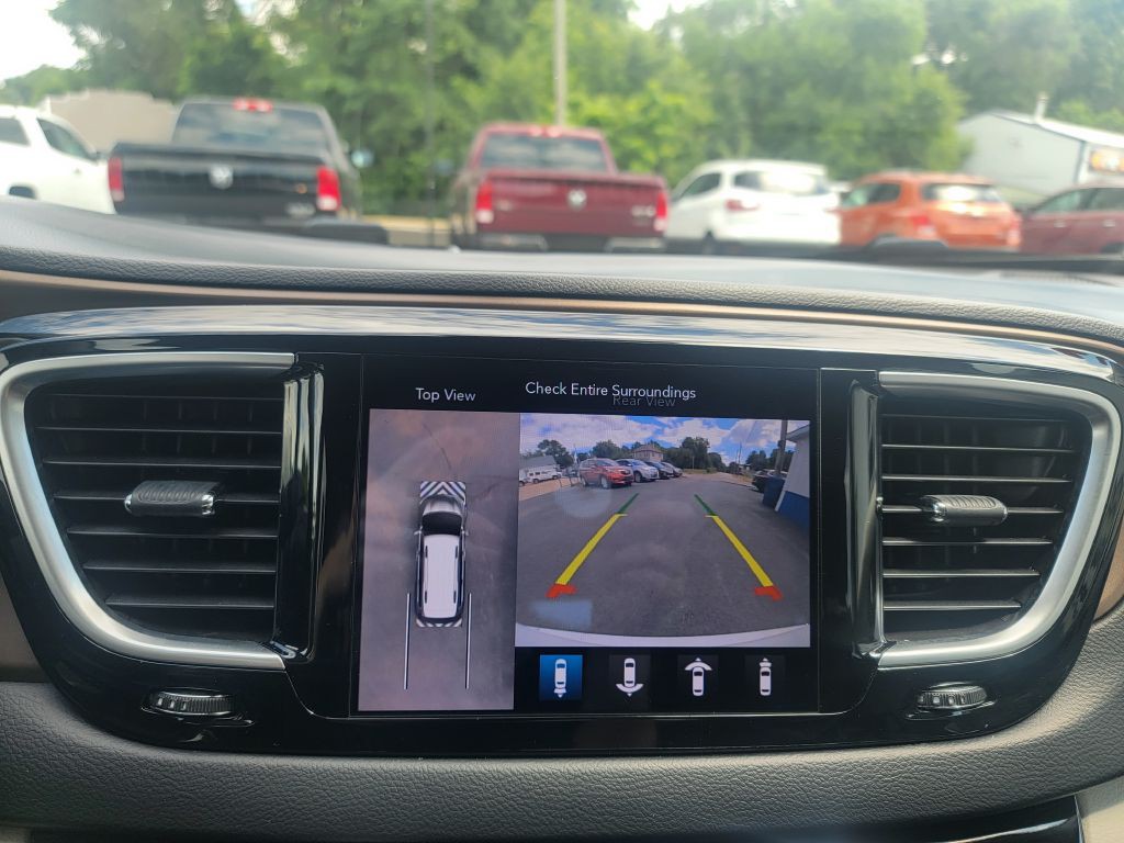 2019 Chrysler Pacifica Image 24