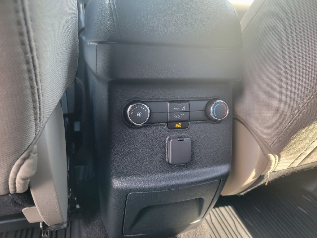 2019 Ford Explorer Image 24