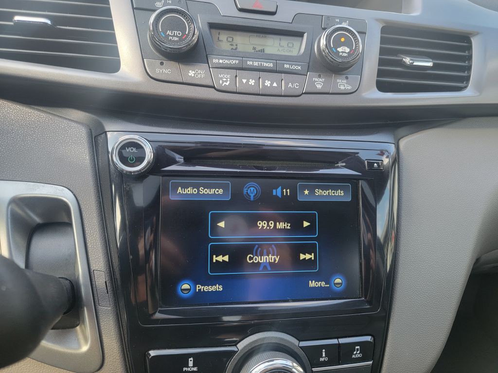 2015 Honda Odyssey Image 28