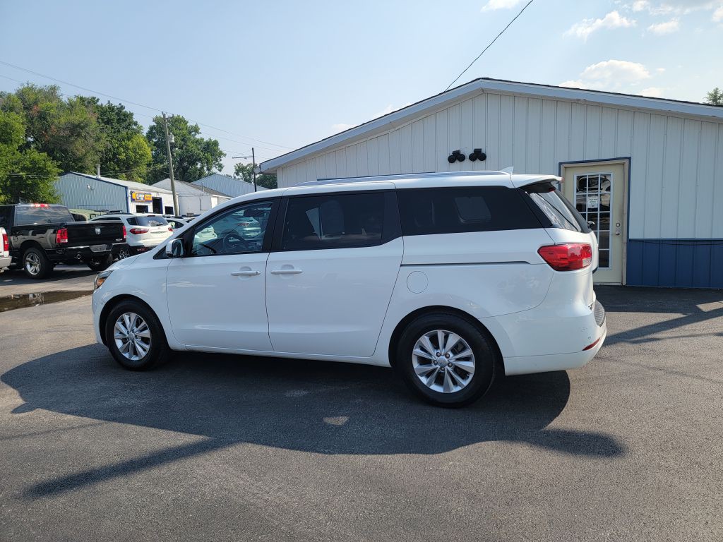 2016 Kia Sedona Image 2