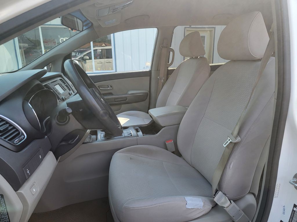 2016 Kia Sedona Image 11
