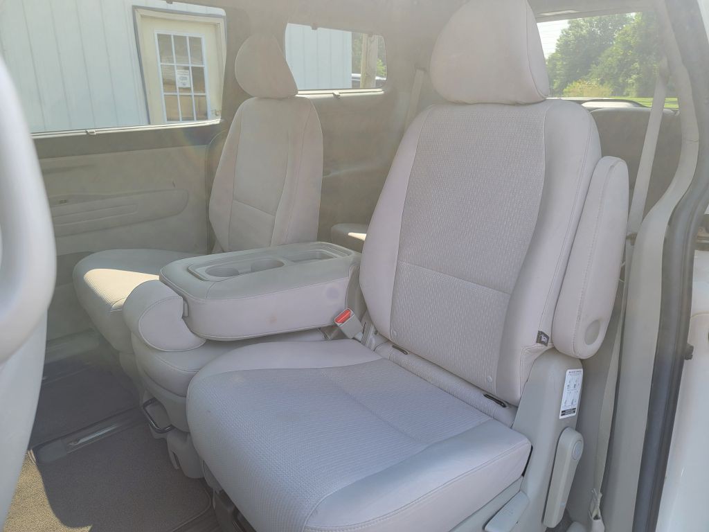 2016 Kia Sedona Image 14