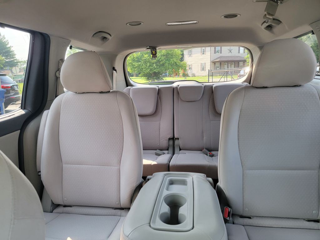 2016 Kia Sedona Image 16