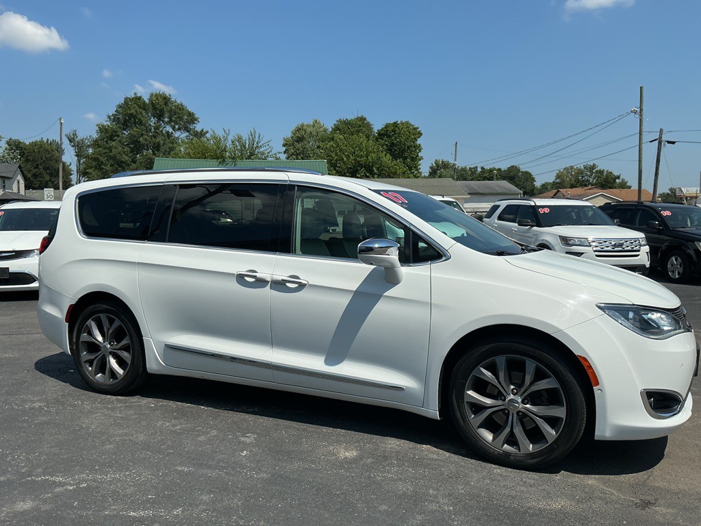 2017 Chrysler Pacifica Image 5