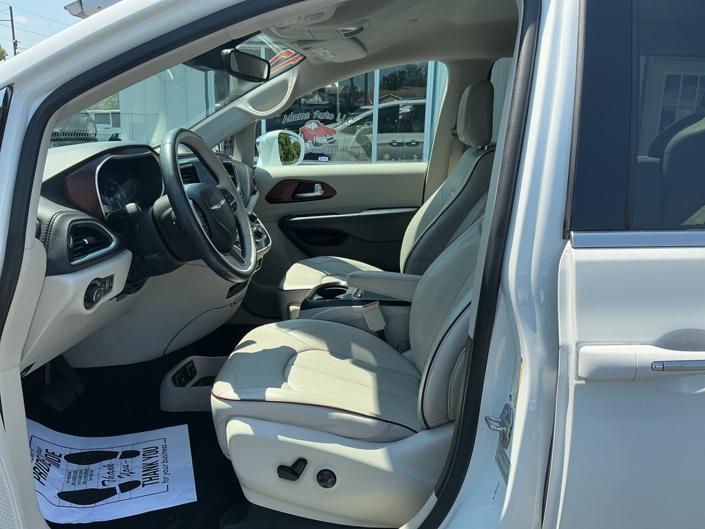 2017 Chrysler Pacifica Image 7