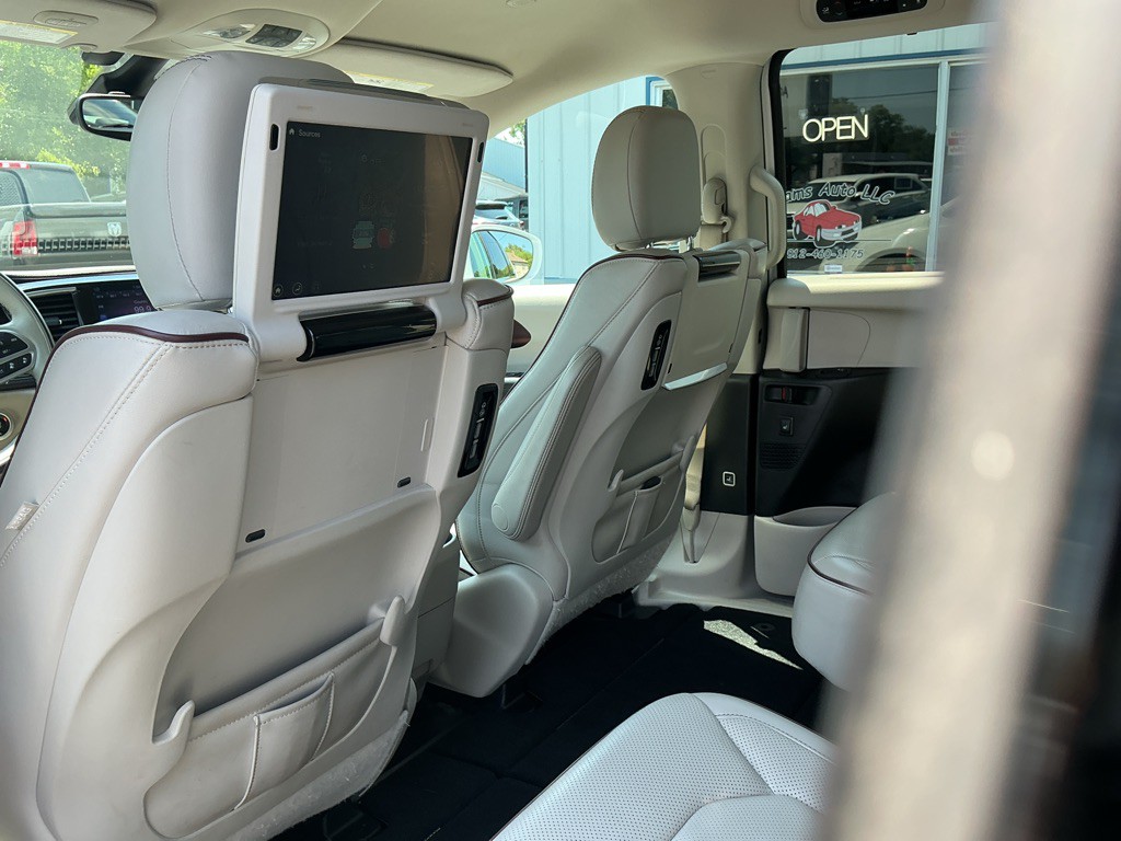 2017 Chrysler Pacifica Image 11