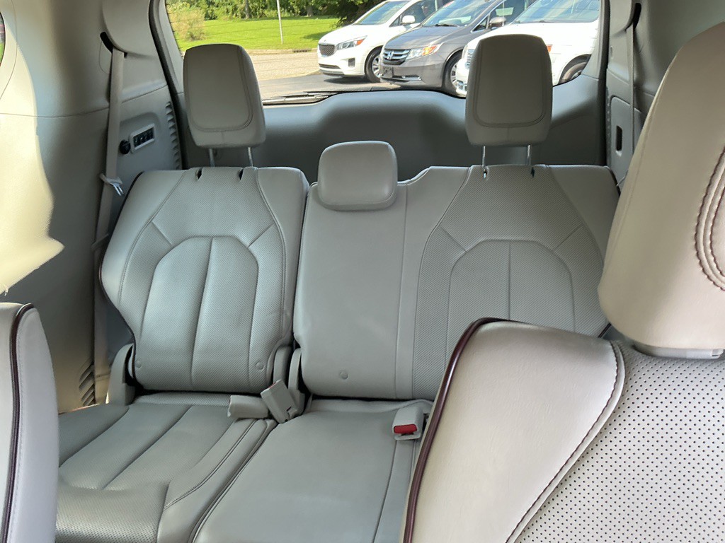2017 Chrysler Pacifica Image 12
