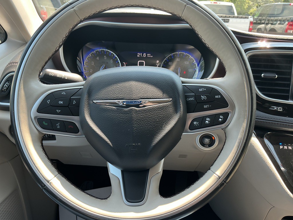 2017 Chrysler Pacifica Image 16
