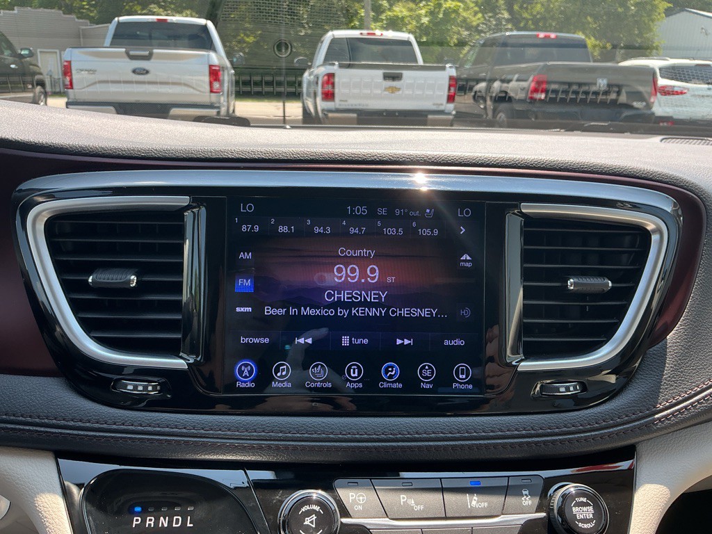 2017 Chrysler Pacifica Image 18