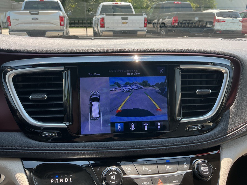 2017 Chrysler Pacifica Image 19