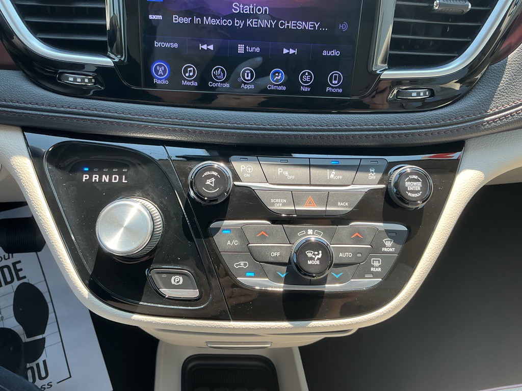 2017 Chrysler Pacifica Image 20