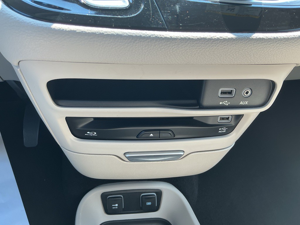 2017 Chrysler Pacifica Image 21
