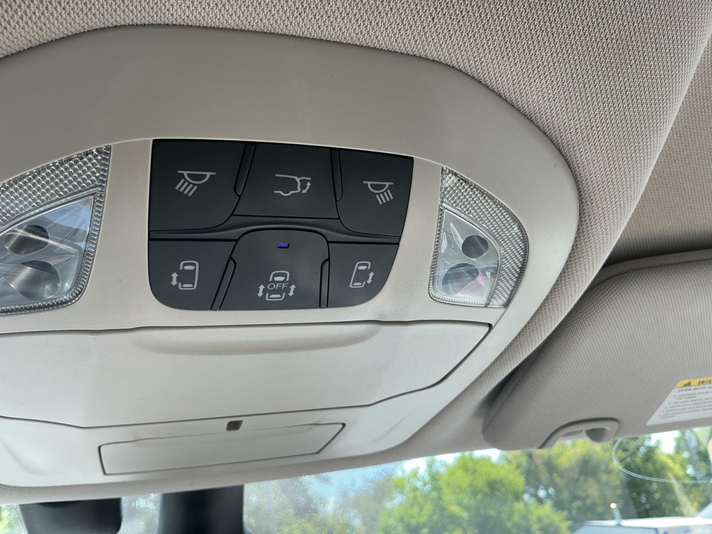 2017 Chrysler Pacifica Image 26