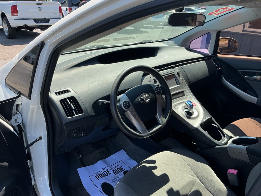 2013 Toyota Prius Image 9