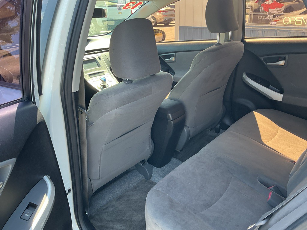 2013 Toyota Prius Image 11