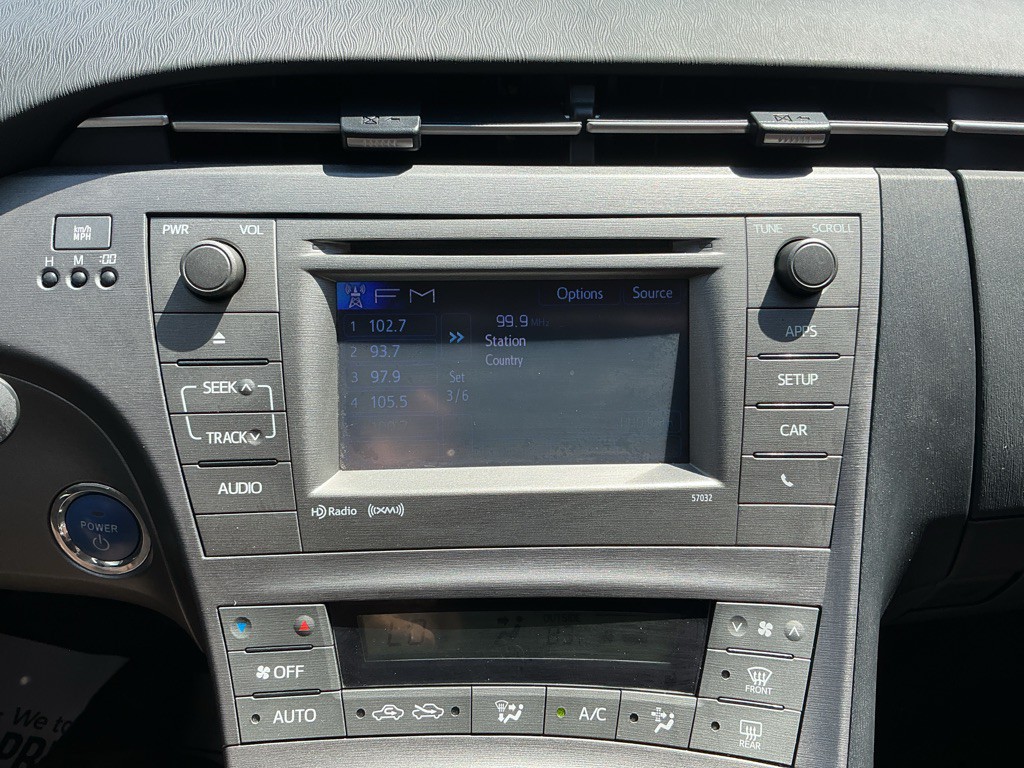 2013 Toyota Prius Image 16