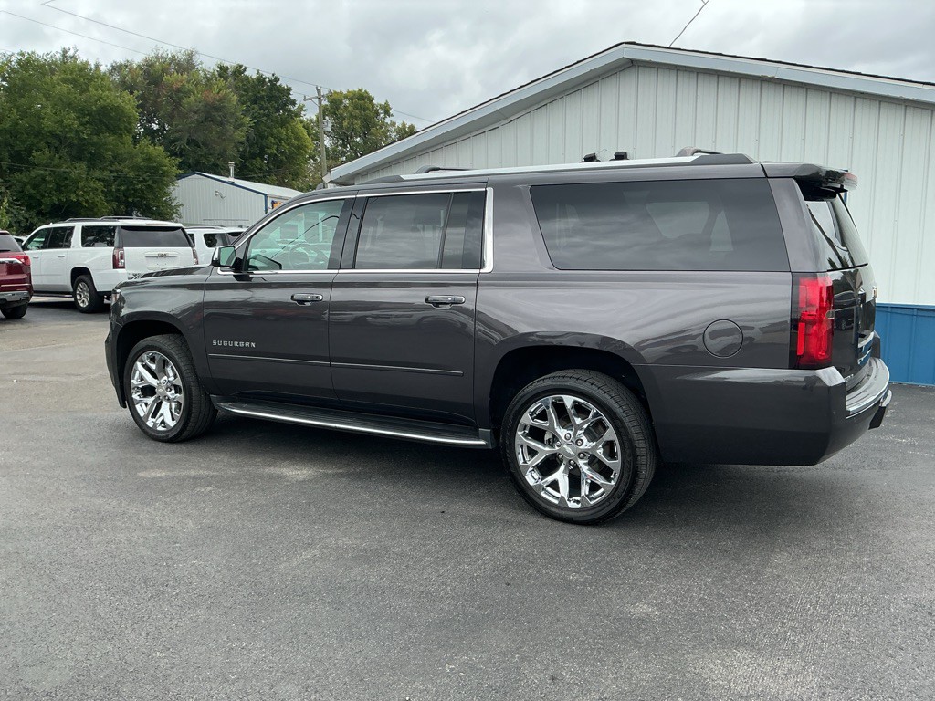 2018 Chevrolet Suburban Image 2