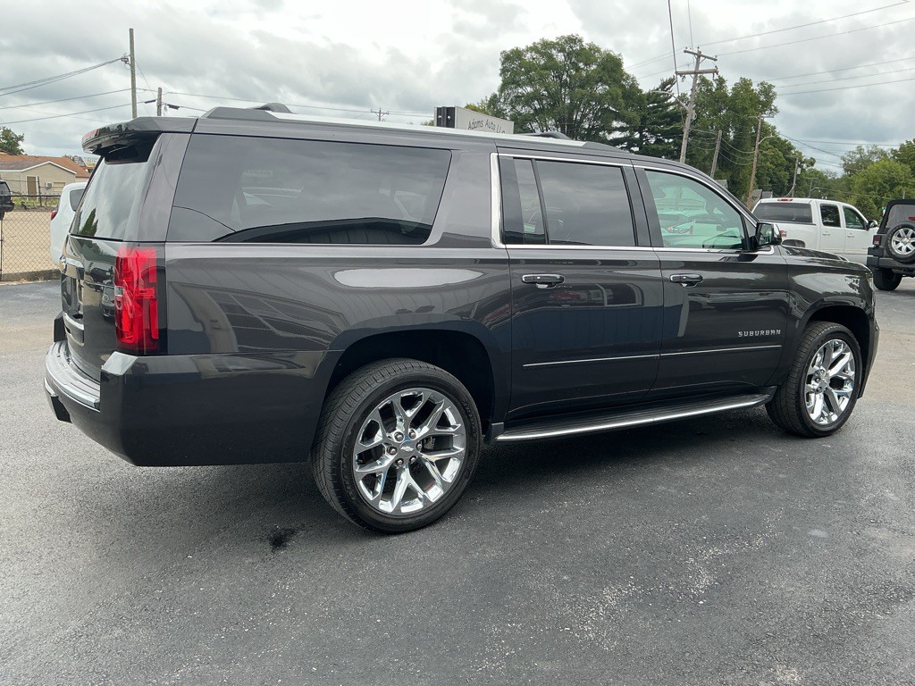 2018 Chevrolet Suburban Image 4