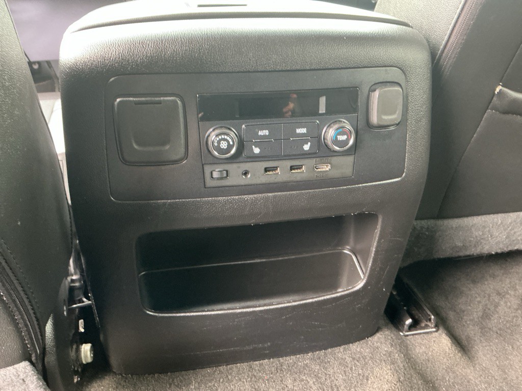 2018 Chevrolet Suburban Image 12