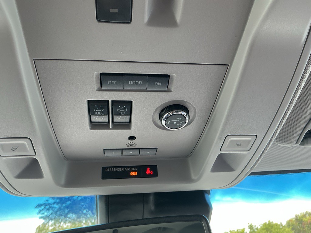 2018 Chevrolet Suburban Image 35