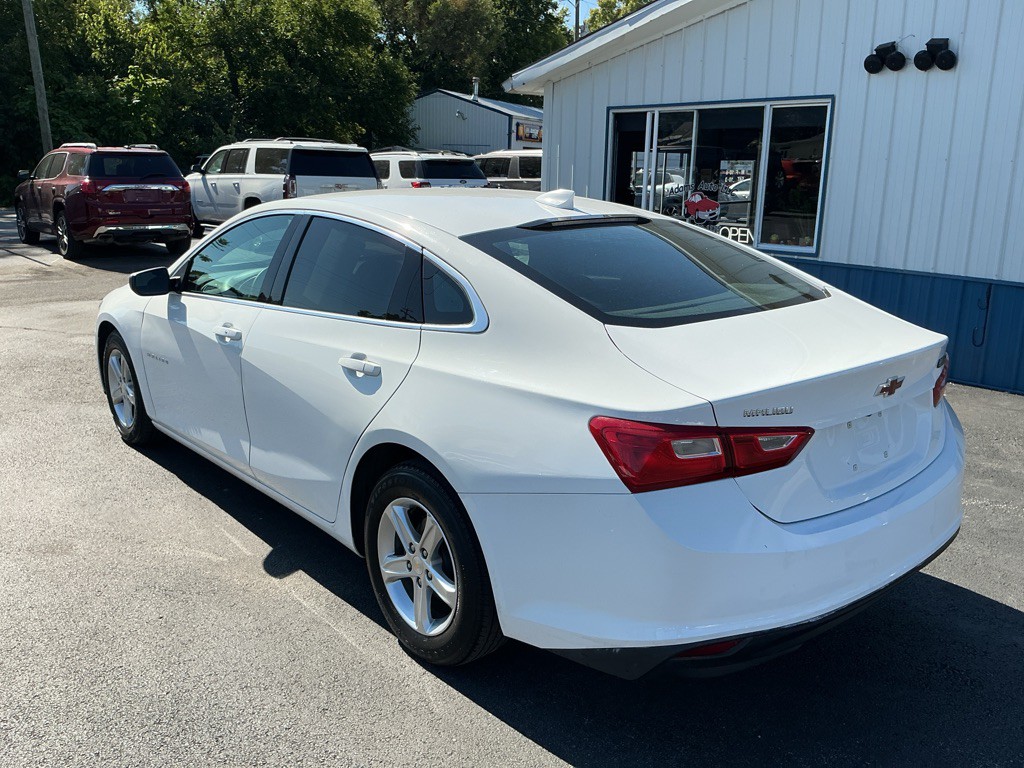 2022 Chevrolet Malibu Image 2
