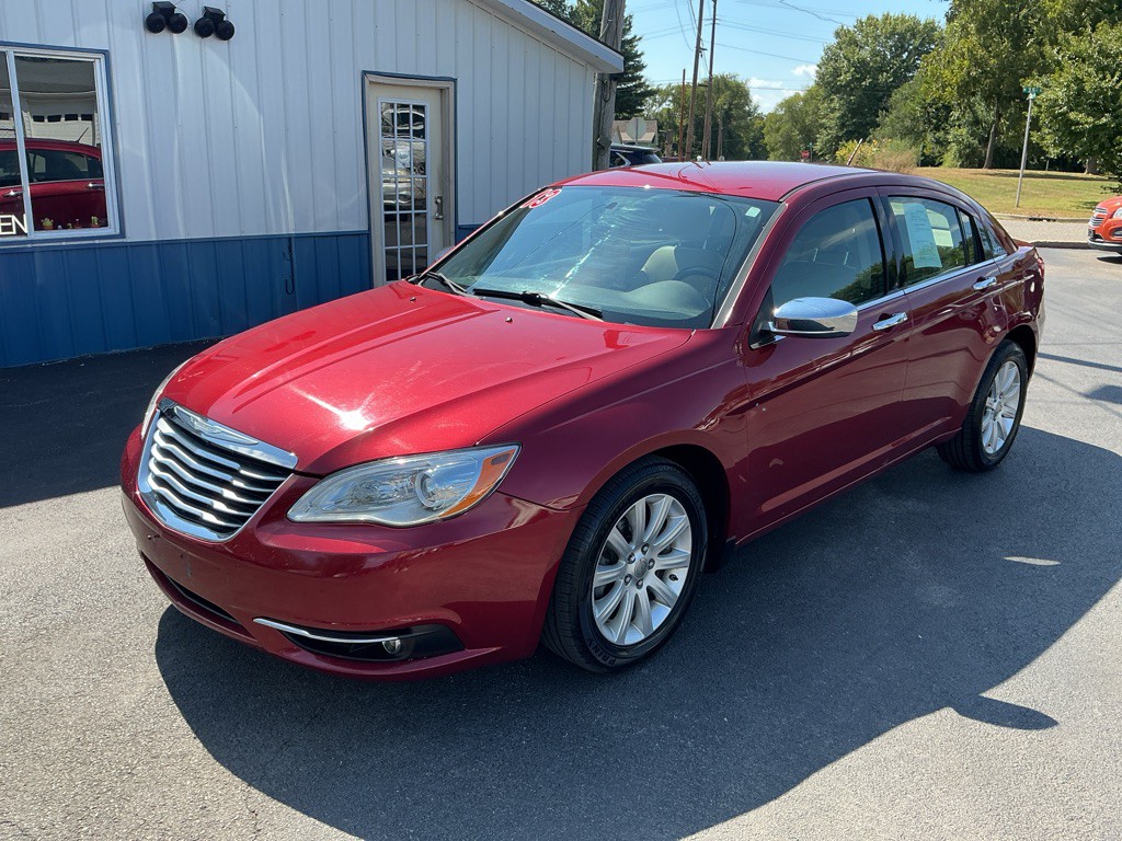 2013 Chrysler 200 Image 1