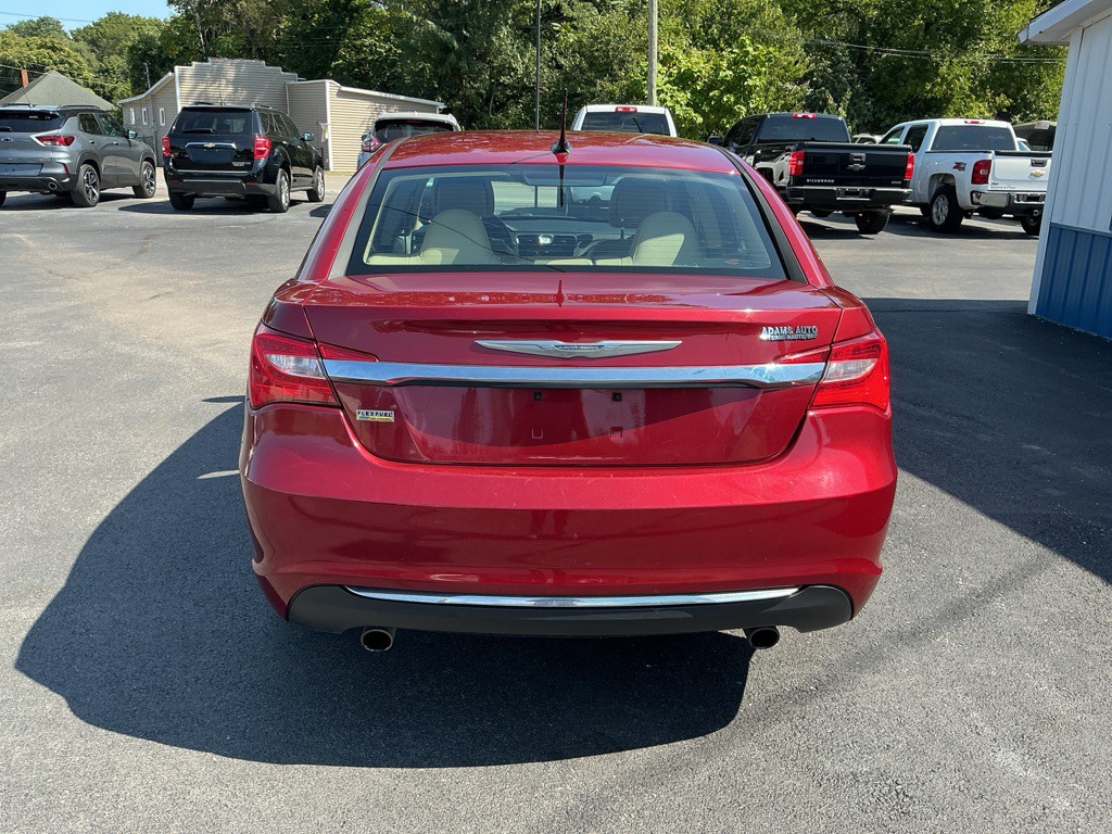 2013 Chrysler 200 Image 3