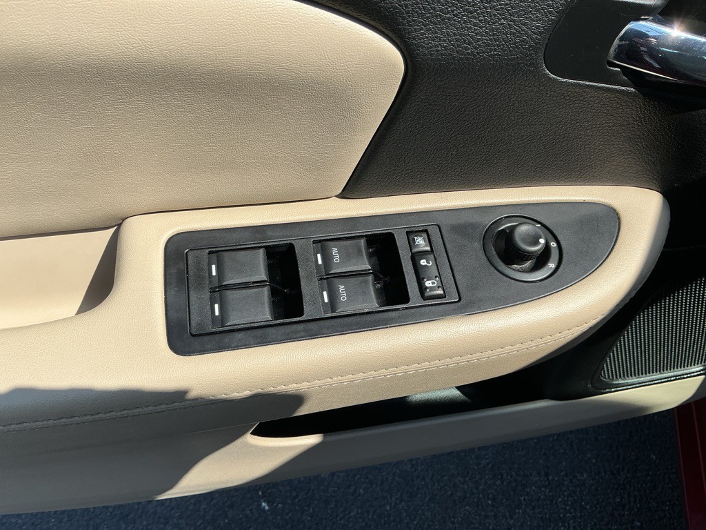 2013 Chrysler 200 Image 14