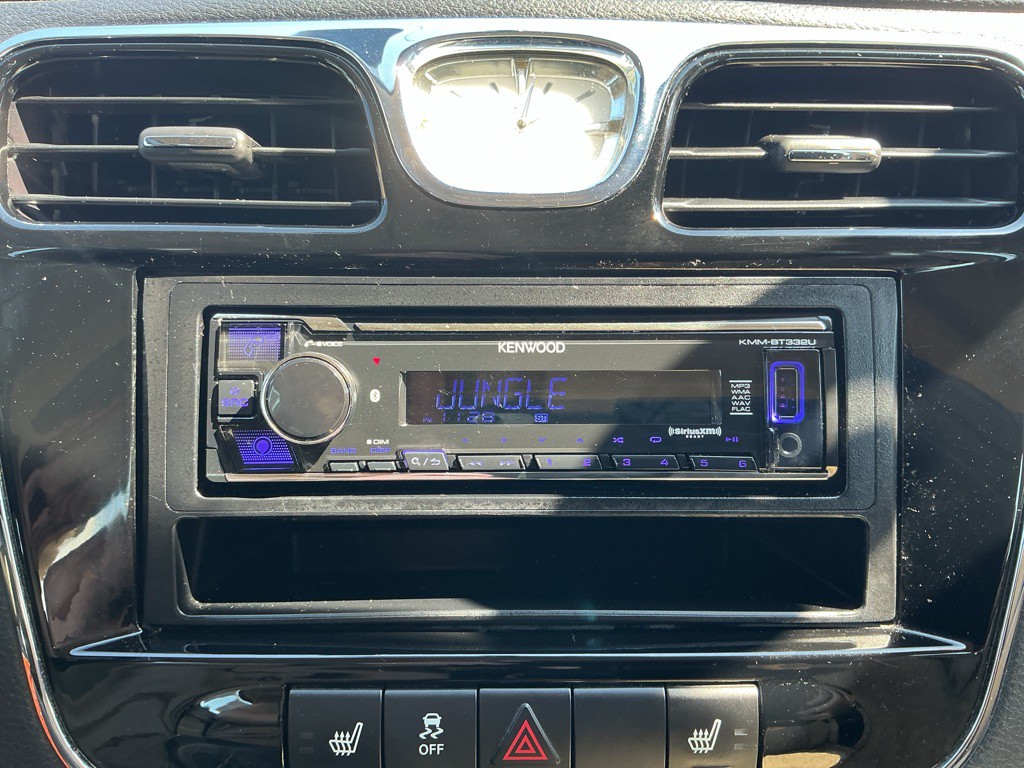 2013 Chrysler 200 Image 20