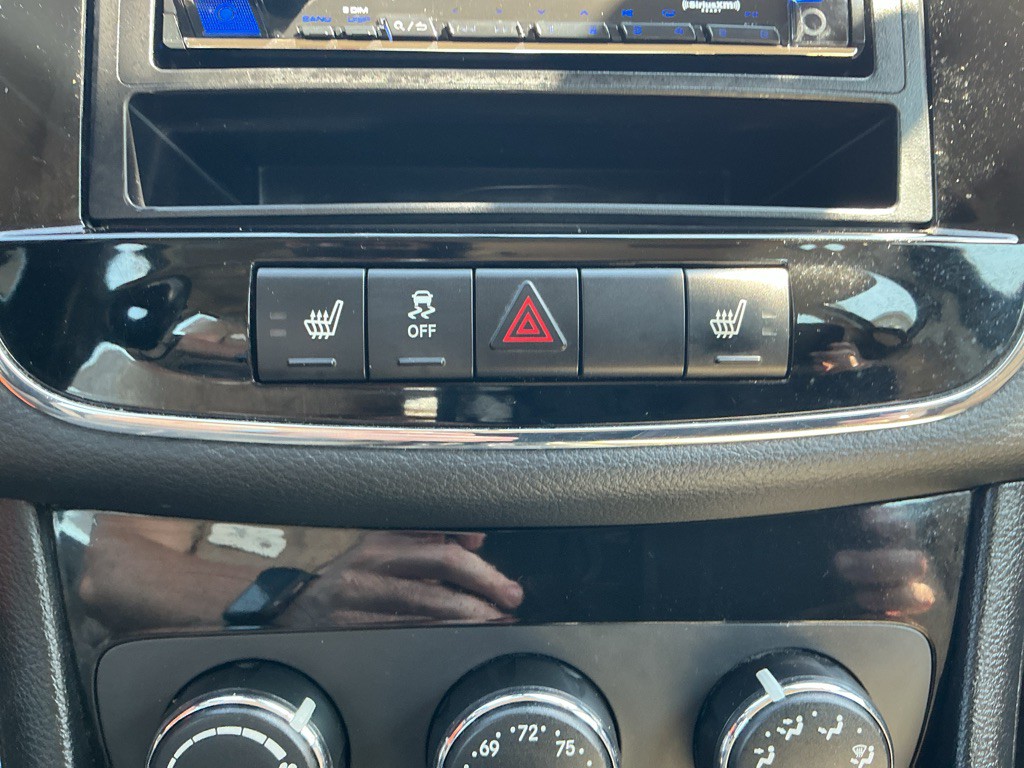 2013 Chrysler 200 Image 21