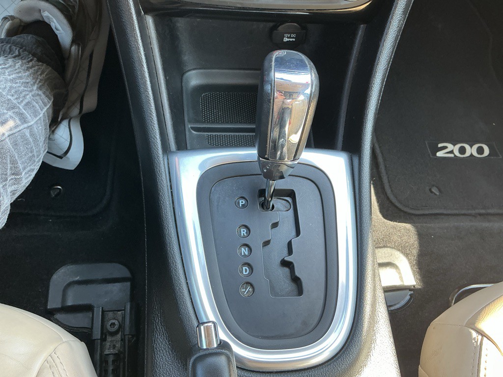 2013 Chrysler 200 Image 23