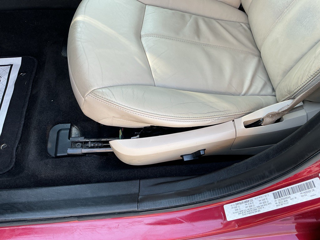 2013 Chrysler 200 Image 29
