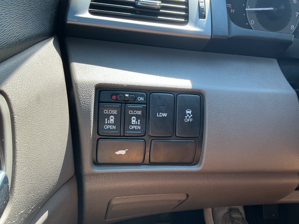 2014 Honda Odyssey Image 16
