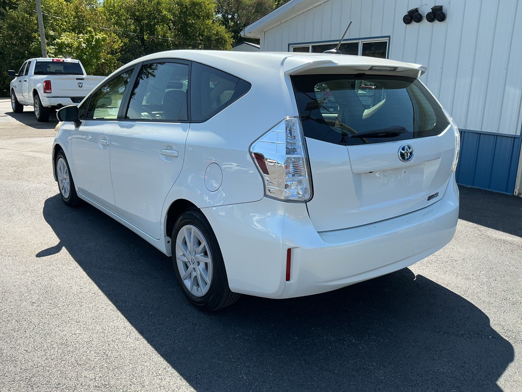 2013 Toyota Prius Image 2
